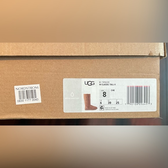 UGG Women Shearling Lined Boots - Picture 7 of 7